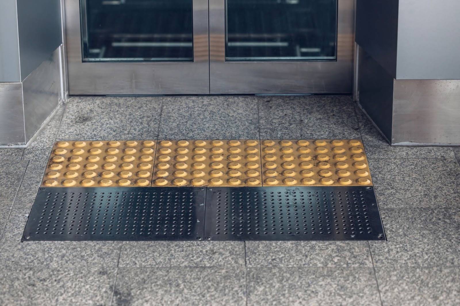 tapetes-industriais-antiderrapantes-onde-sao-obrigatorios